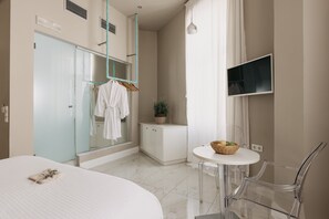 Superior Double Room | Egyptian cotton sheets, premium bedding, down comforters, pillowtop beds - 5 Hermoupolis Concept Sites (Syros)