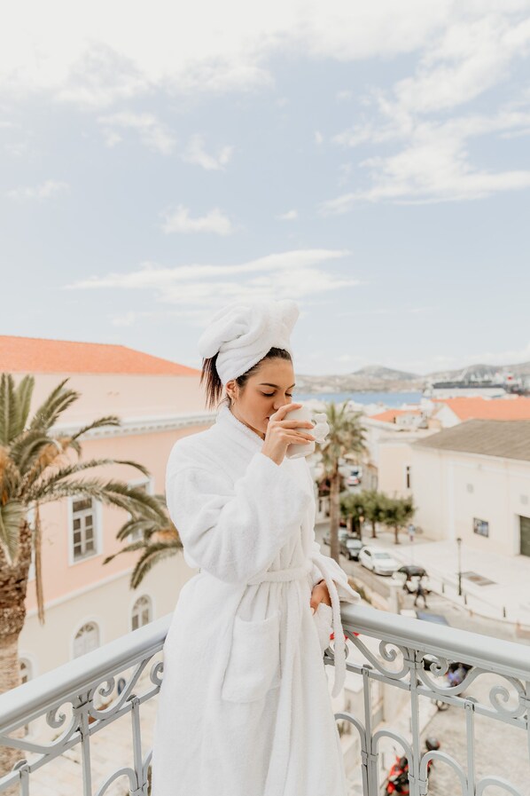 Room service - dining - 5 Hermoupolis Concept Sites (Syros)