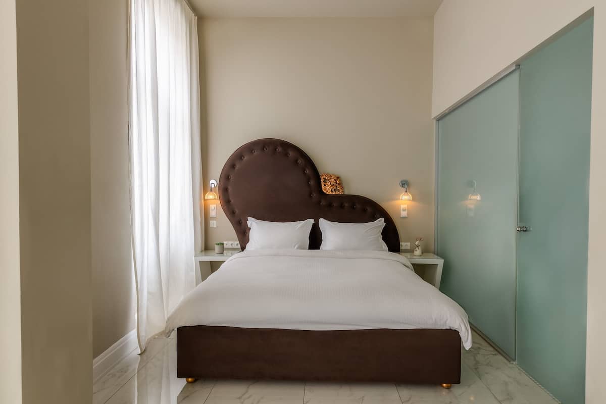 Habitación doble superior, 1 habitación, balcón, vista a la ciudad | Sábanas de algodón egipcio, ropa de cama de alta calidad y edredón
