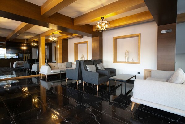 Coin salon dans le hall