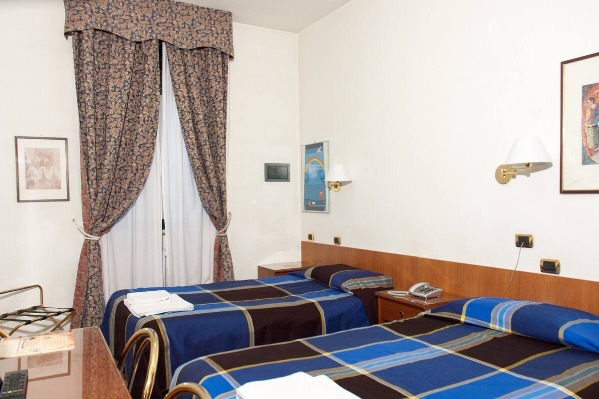 Doppelzimmer, 2 Einzelbetten