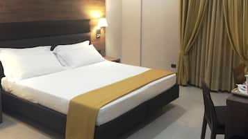 Superior driepersoonskamer | Italiaanse Frette-lakens, pillowtop-bedden, een kluis op de kamer