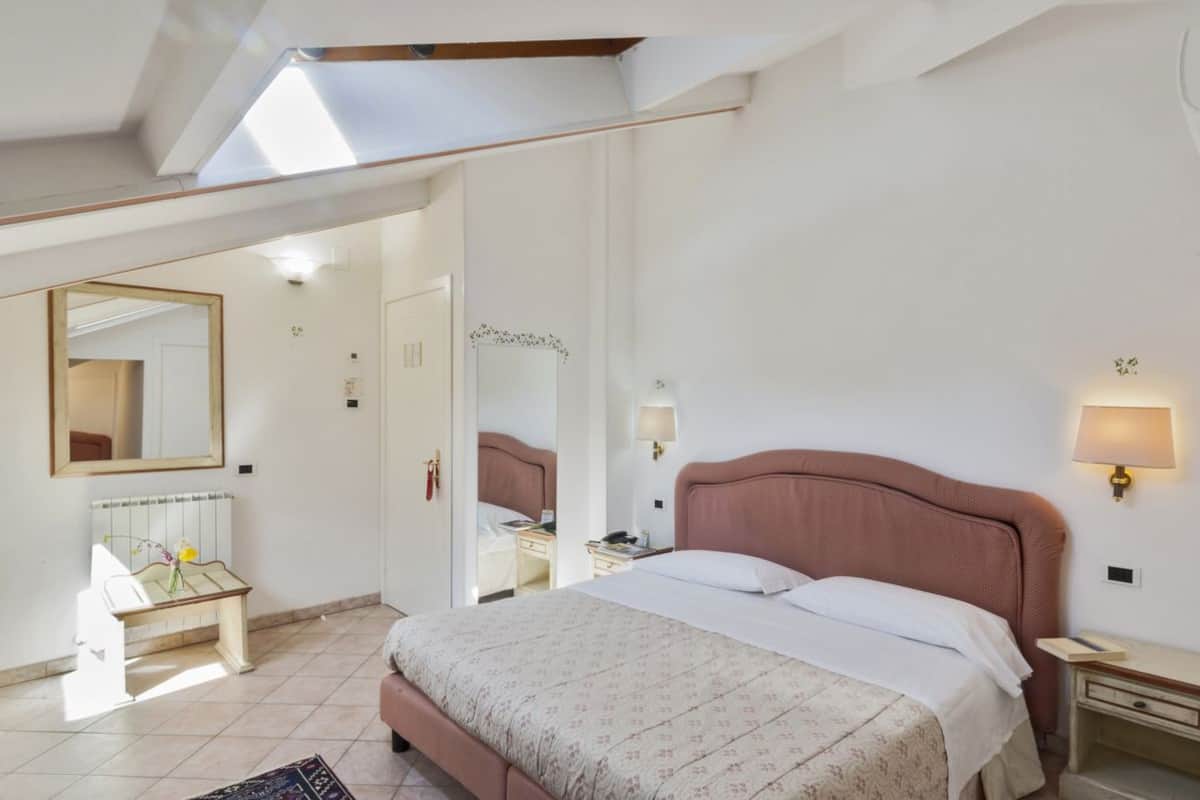 double room (attic) | minibar, in-room safe, desk, soundproofing
