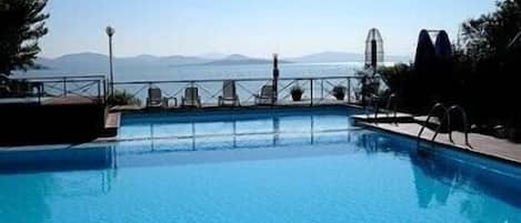 Outdoor pool, pool loungers