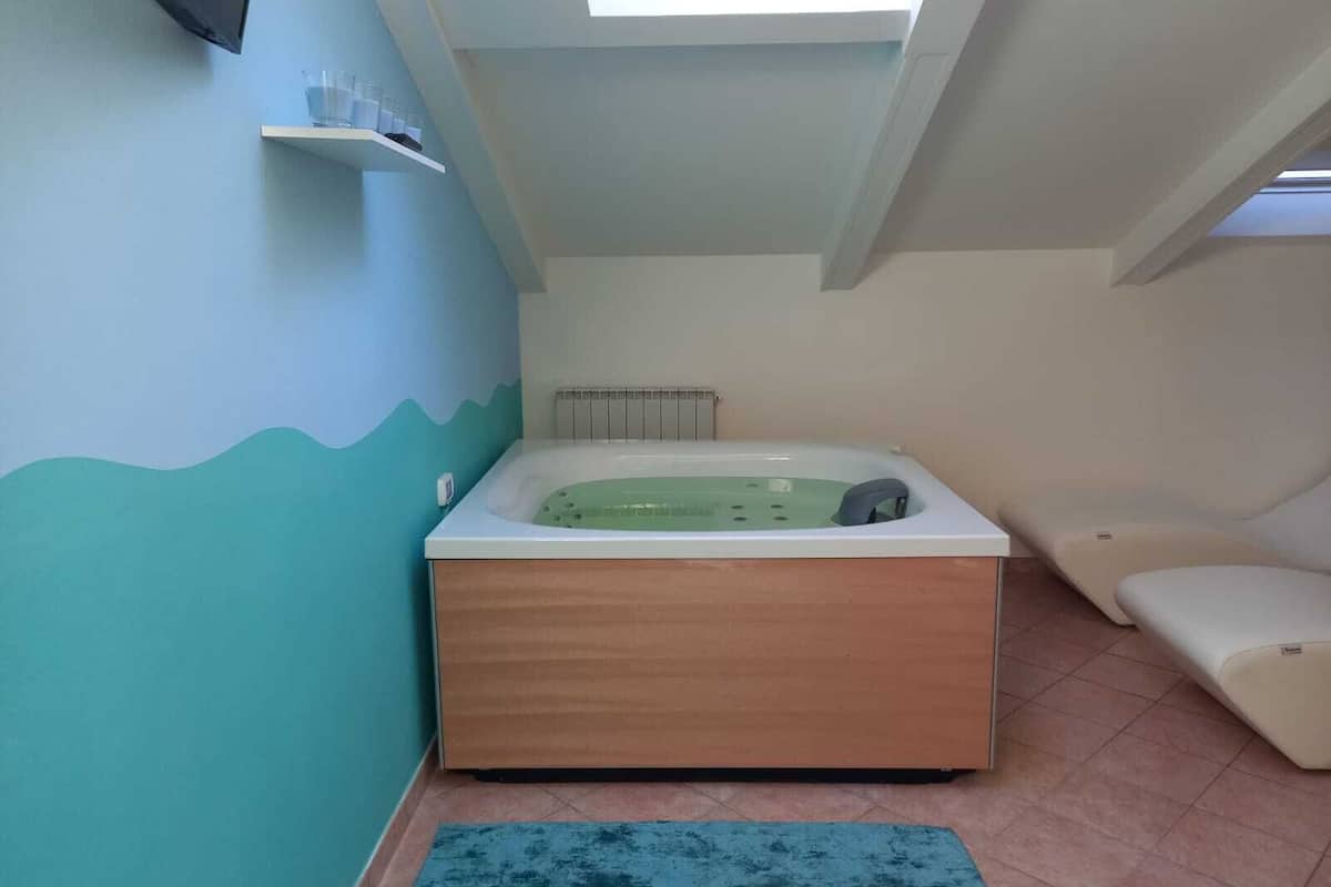 romantic double or twin room | minibar, in-room safe, desk, soundproofing