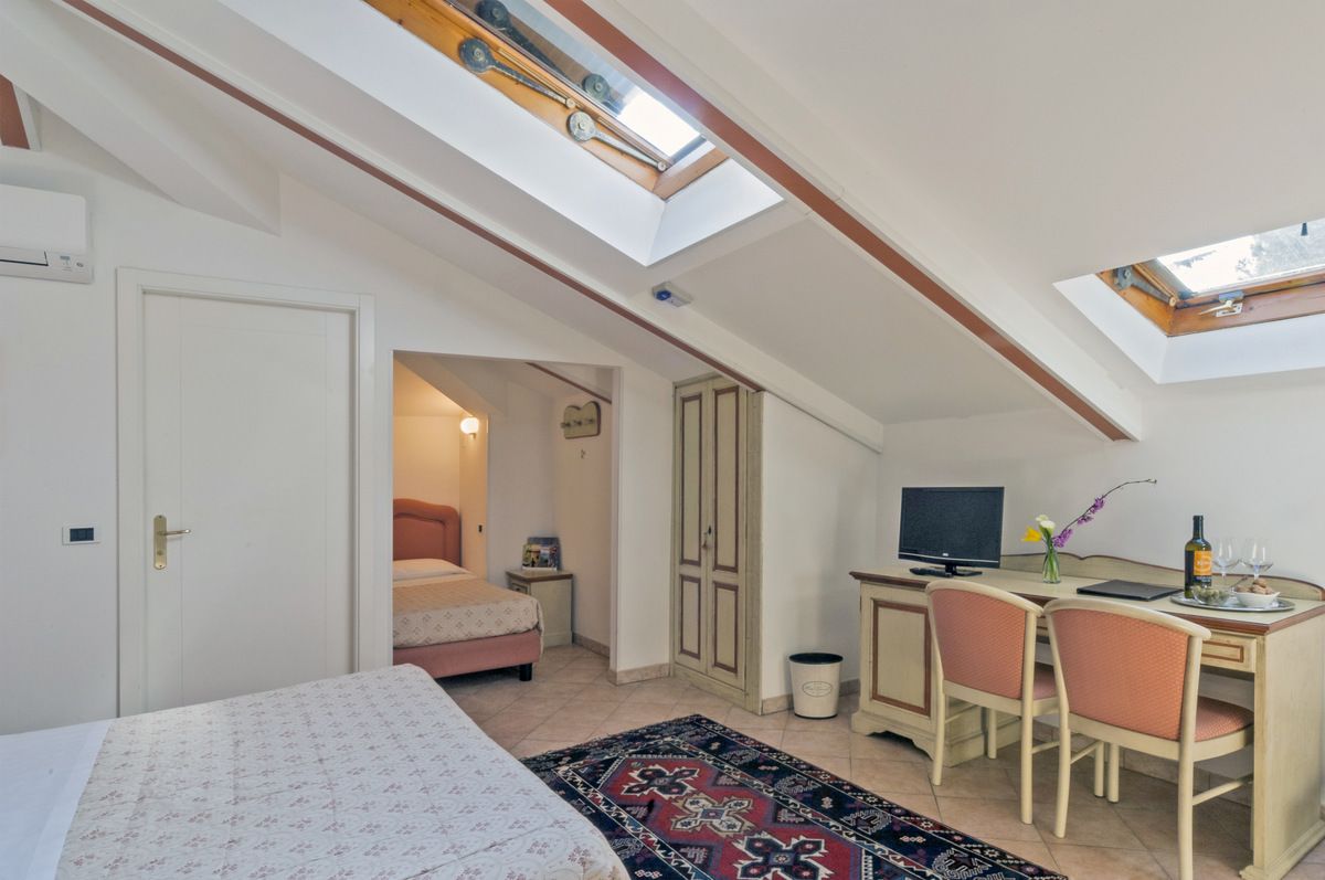 double room (attic) | minibar, in-room safe, desk, soundproofing