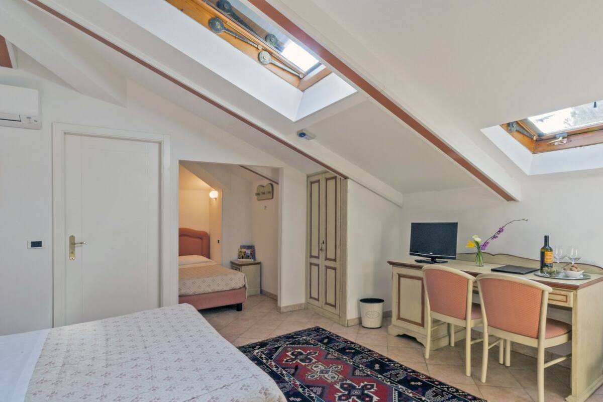 double room (attic) | minibar, in-room safe, desk, soundproofing