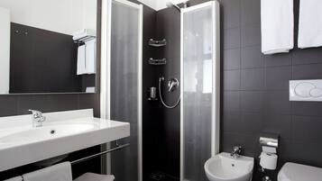 Standard Double or Twin Room | Bathroom | Shower, rainfall showerhead, free toiletries, hair dryer