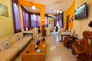 Área de estar no saguão