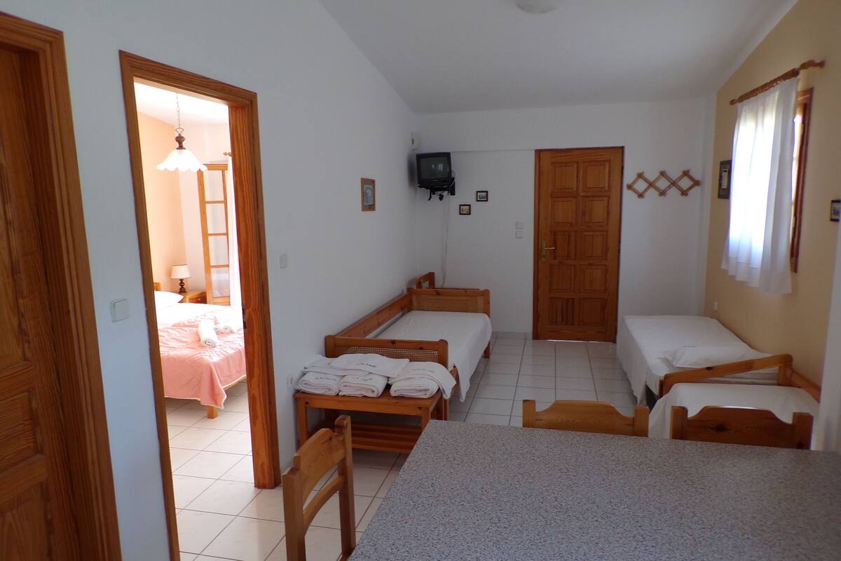 quadruple room | 1 bedroom, tempur-pedic beds, in-room safe, iron/ironing board