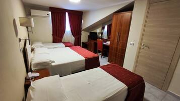 Tripla Superior | Minibar, una cassaforte in camera, una scrivania, ferro/asse da stiro