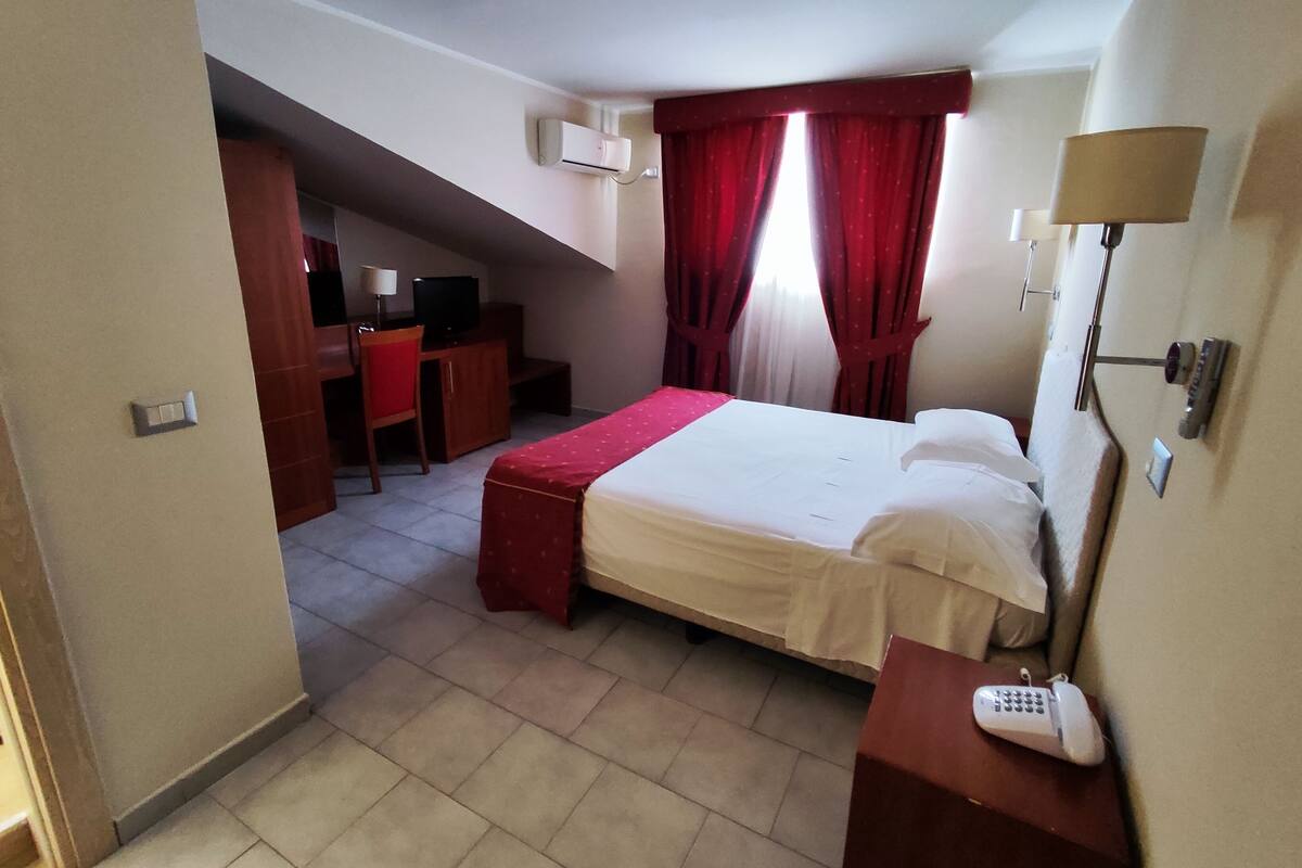 Superior Single Room | Minibar, in-room safe, desk, iron/ironing board