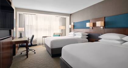 Delta Hotels by Marriott Milwaukee Northwest