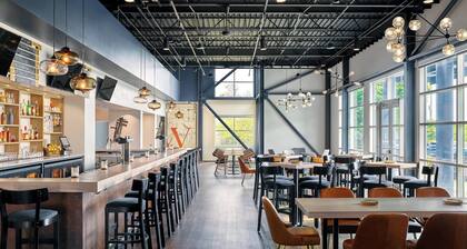 Delta Hotels by Marriott Milwaukee Northwest