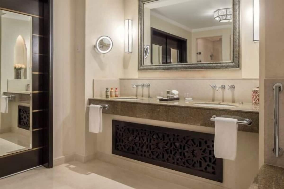 Separate bathtub and shower, deep-soaking bathtub, rainfall showerhead