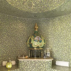 Couples treatment rooms, sauna, hot tub, Turkish bath, body treatments