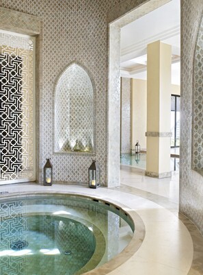 Couples treatment room(s), sauna, hot tub, Turkish bath/hammam