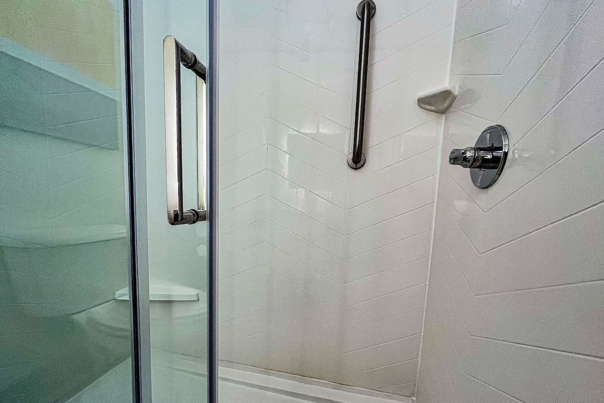 premium bedding, pillow-top beds, in-room safe, desk