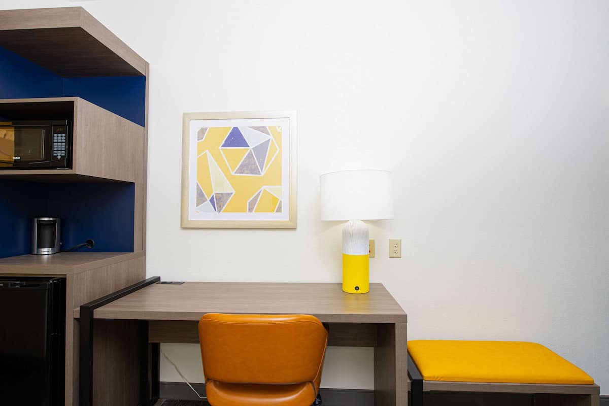 premium bedding, pillow-top beds, in-room safe, desk