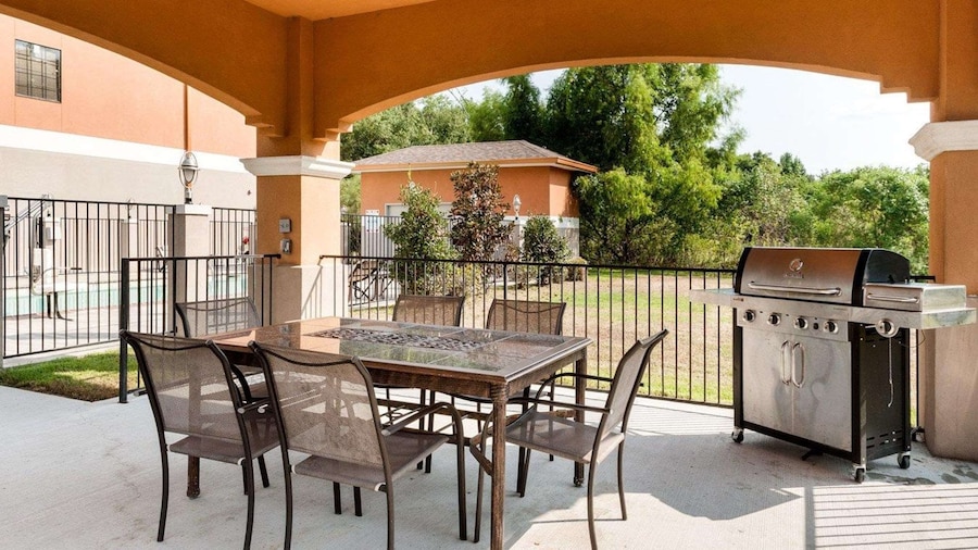 Comfort Suites Oil Center