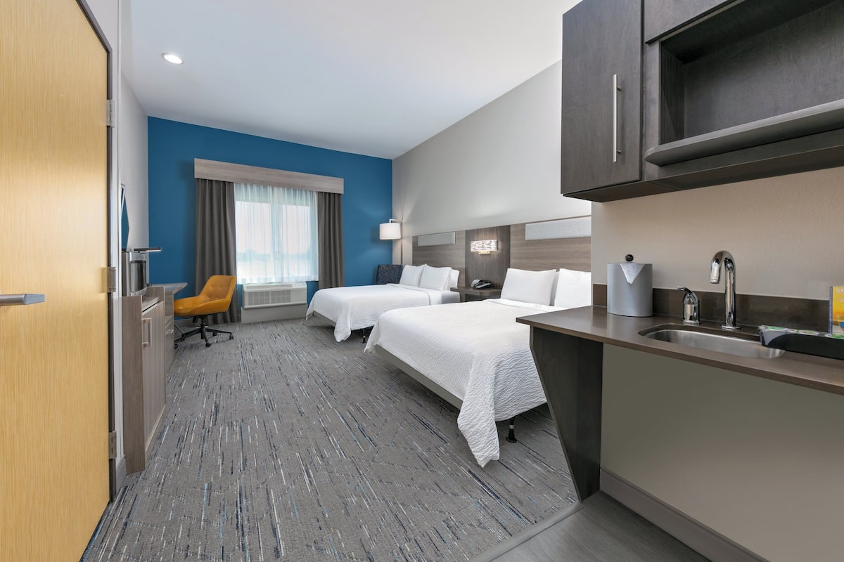 Down duvets, pillow-top beds, desk, soundproofing
