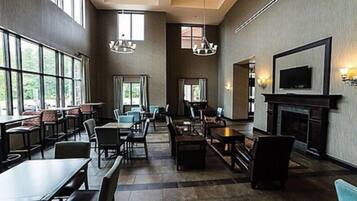 ๋งค์ผ ๋ทํ ๋ฌด๋ฃ ์์นจ ์์ฌ ํฌํจ