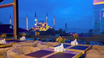 Bao gồm bữa sáng mang đi hàng ngày