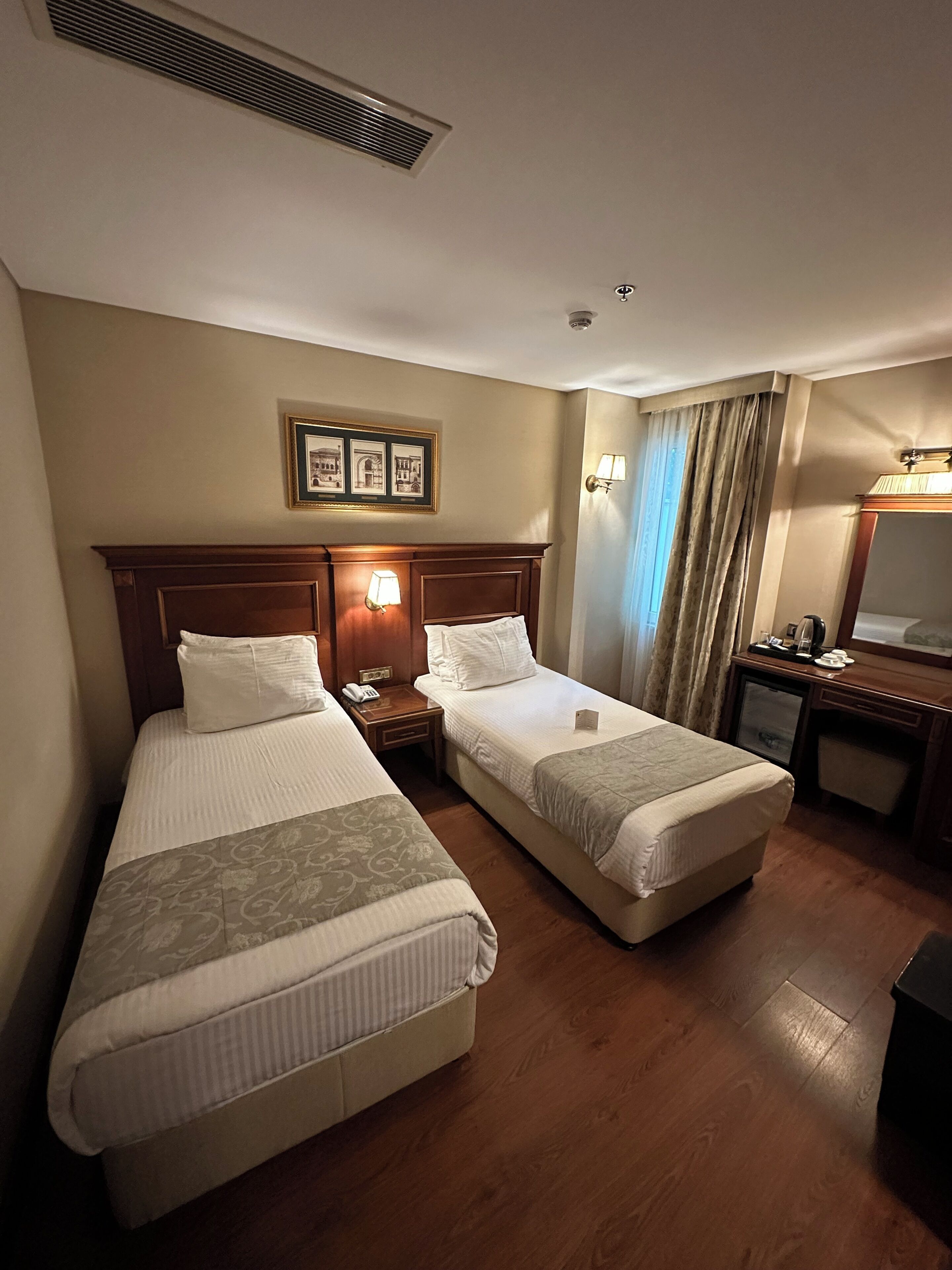 Economy Twin Room, 2 Twin Beds | Premium bedding, minibar, in-room safe, desk