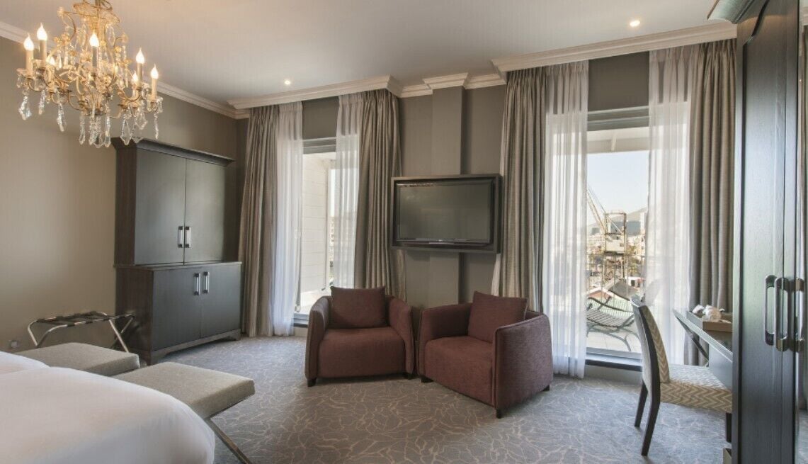 Premium Room, 1 King Bed, Mountain View | Premium bedding, minibar, in-room safe, desk