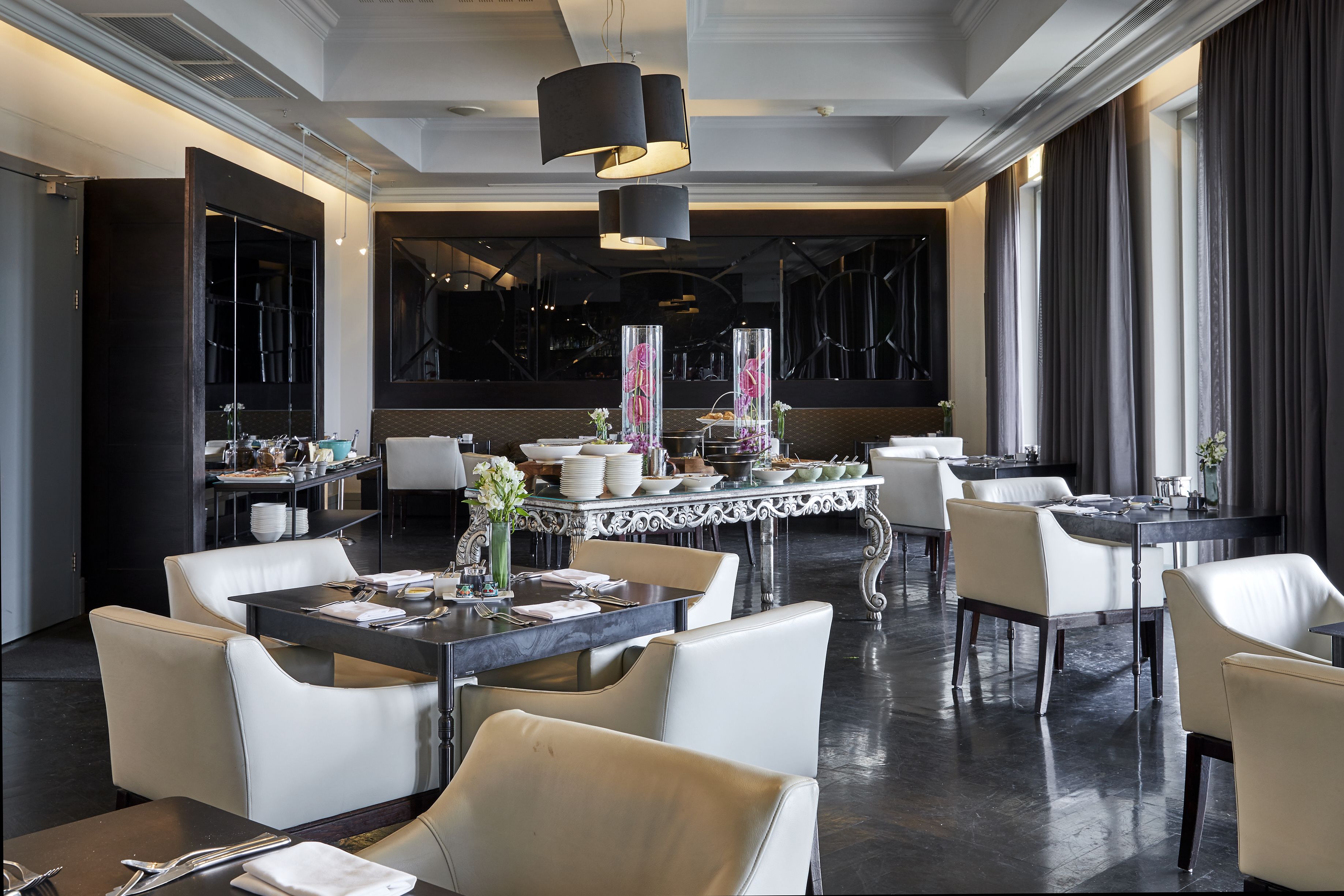 Petit déjeuner buffet (385.00 ZAR par personne)