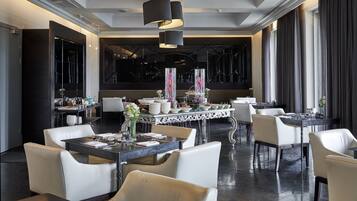 Daily buffet breakfast (ZAR 385.00 per person)