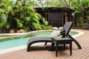 2 outdoor pools, sun loungers