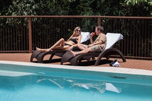 2 outdoor pools, pool loungers