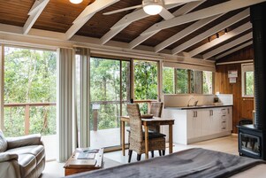 Treehouse | Private kitchenette | Fridge, microwave, electric kettle, toaster