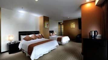 Deluxe Room (1 Queen & 1 Single) | In-room safe, cots/infant beds, rollaway beds, free WiFi