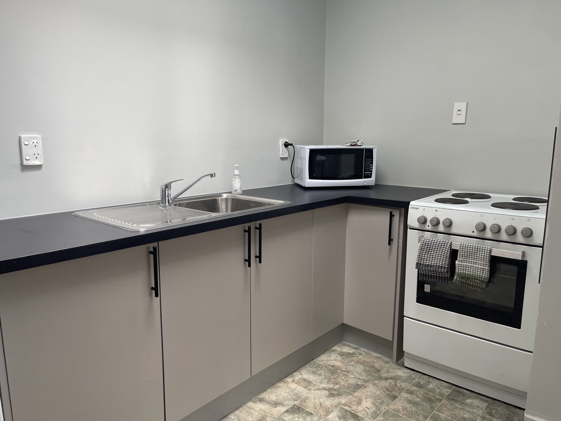 ห้องสแตนดาร์ด, ห้องครัว (Studio) | ครัวส่วนตัว | ตู้เย็นขนาดใหญ่, ไมโครเวฟ, เตาประกอบอาหาร, เครื่องชงกาแฟ/ชา