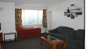 Rom – standard, kjøkken (1 Bedroom Suite) | Oppholdsområde