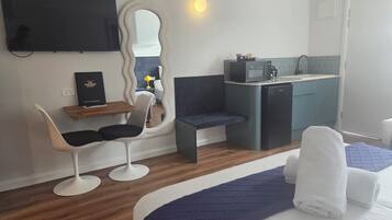 Palm Collection Accessible Twin Room
