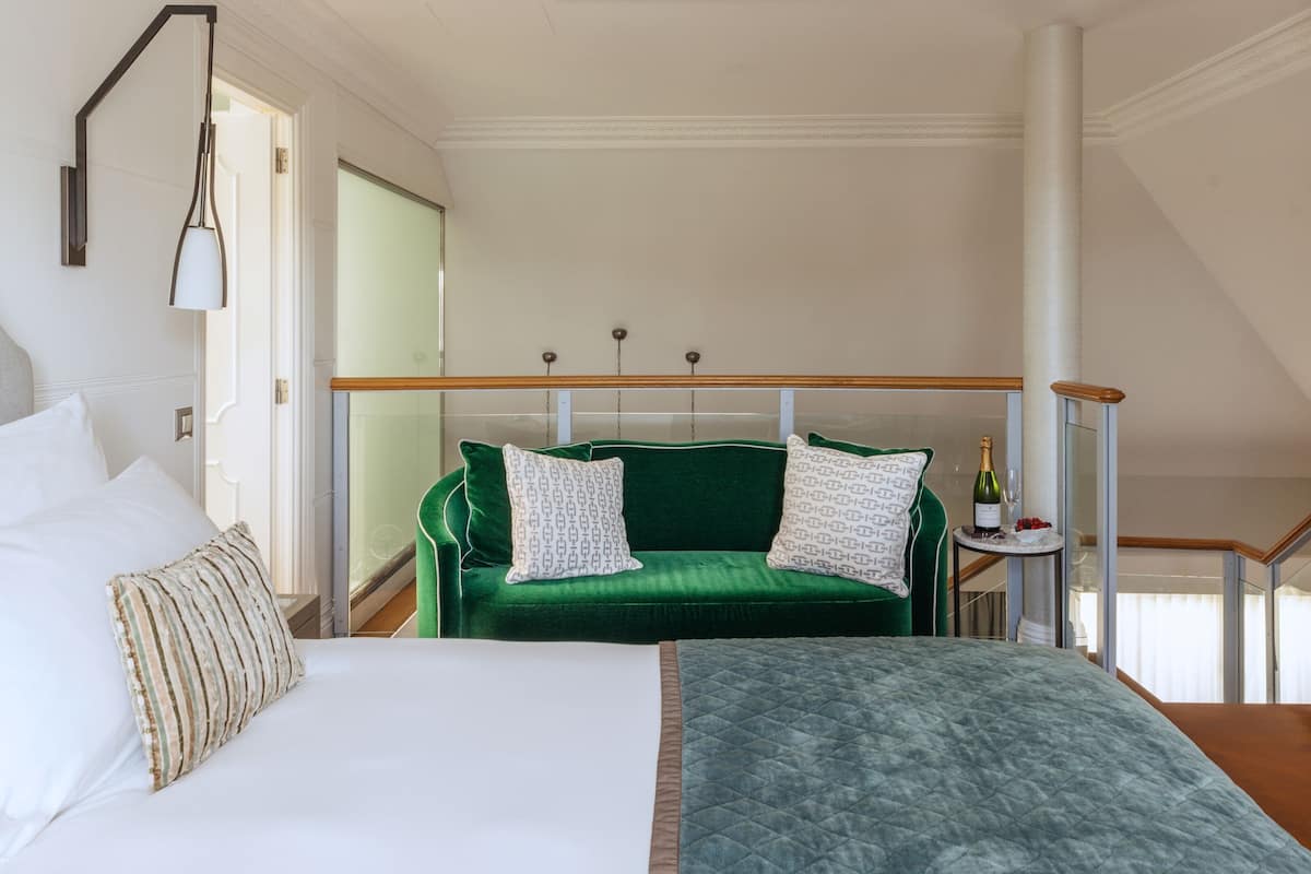 Suite (Prestige) | 1 bedroom, hypo-allergenic bedding, minibar, in-room safe