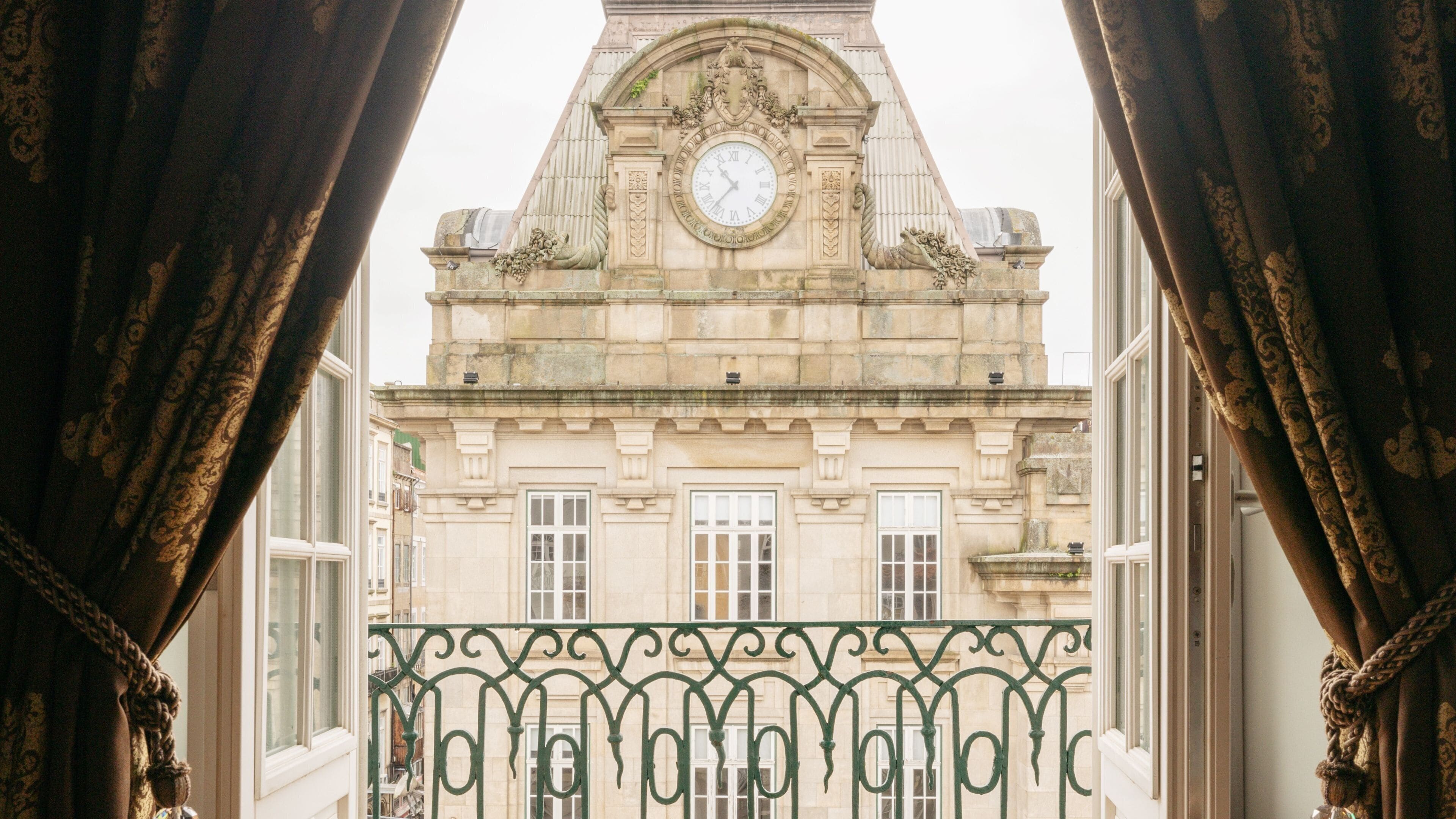 1 bedroom, hypo-allergenic bedding, minibar, in-room safe