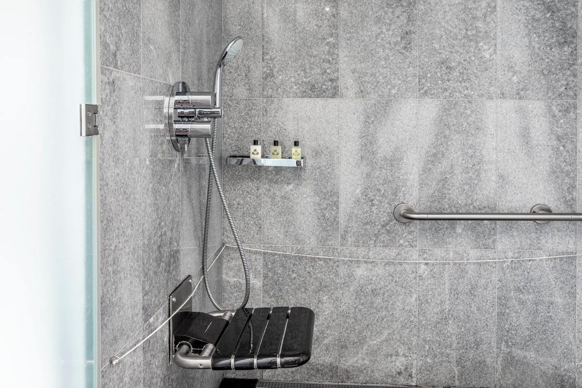 Classic Room, 1 King Bed, Accessible