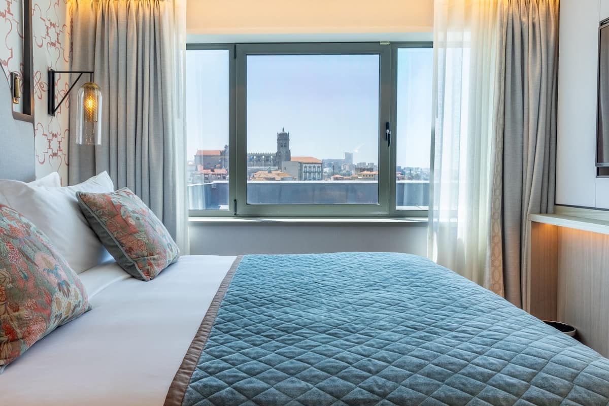 Classic Room, 1 King Bed (Historical Center View) | 1 bedroom, hypo-allergenic bedding, minibar, in-room safe