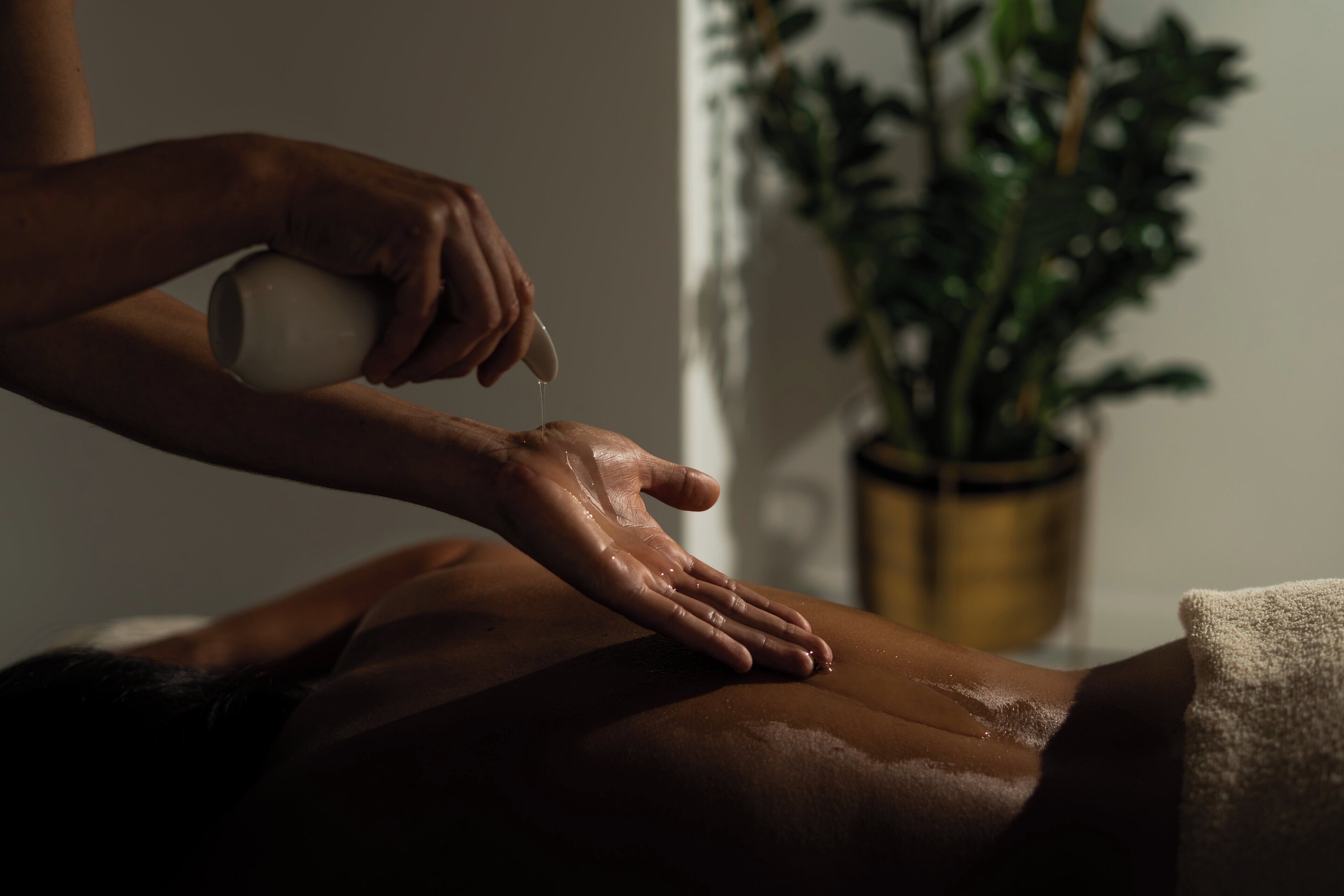 Couples treatment rooms, body treatments, aromatherapy, body wraps
