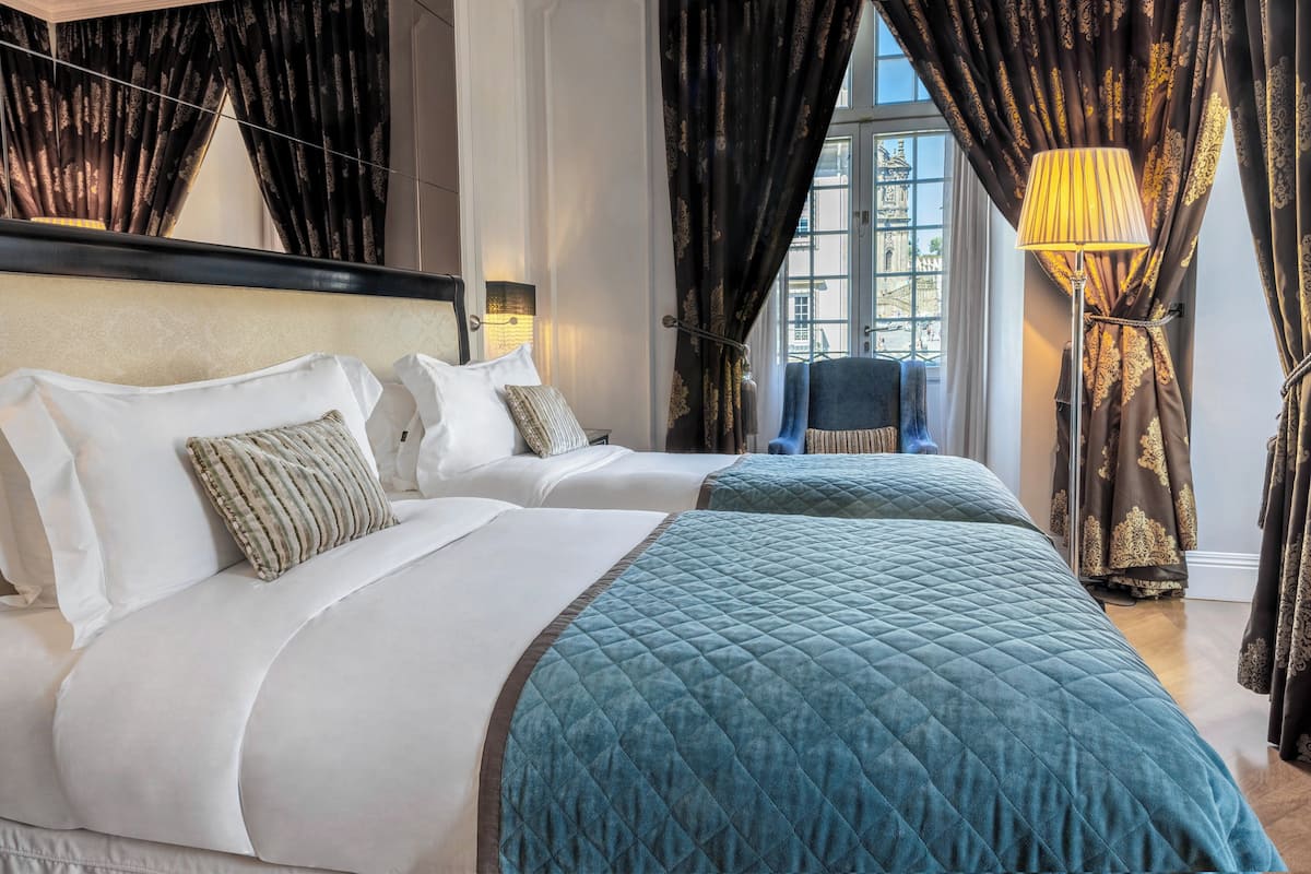 Classic Room, 2 Twin Beds, City View | 1 bedroom, hypo-allergenic bedding, minibar, in-room safe