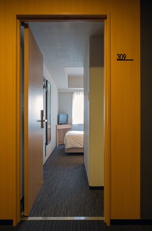 E Hotel Higashi Shinjuku