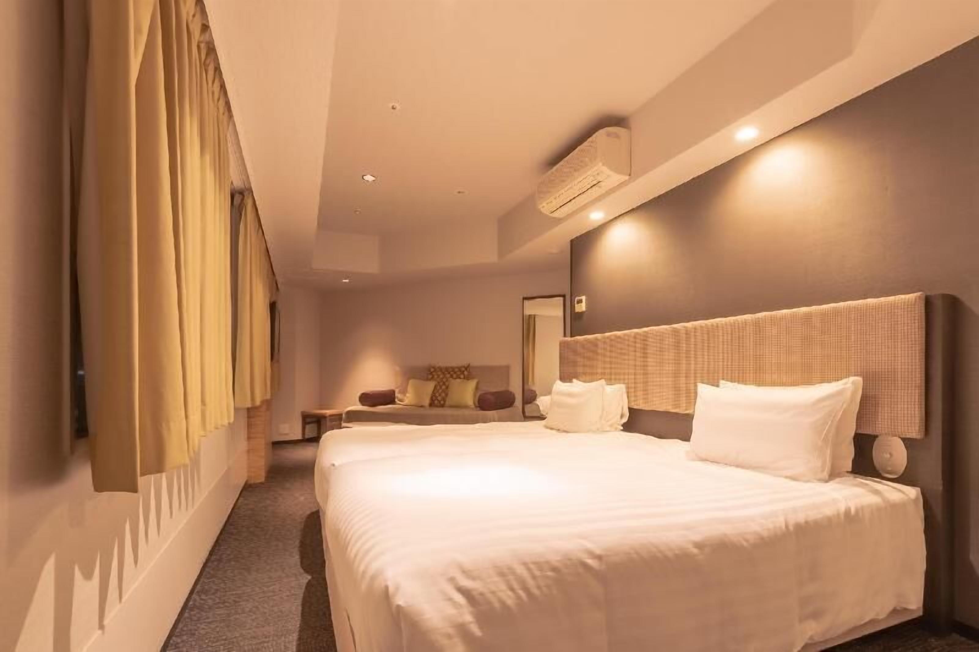 Down comforters, pillowtop beds, desk, blackout drapes