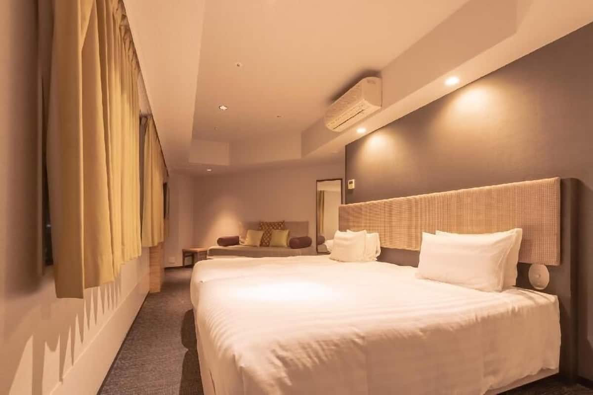 Down comforters, pillowtop beds, desk, blackout drapes