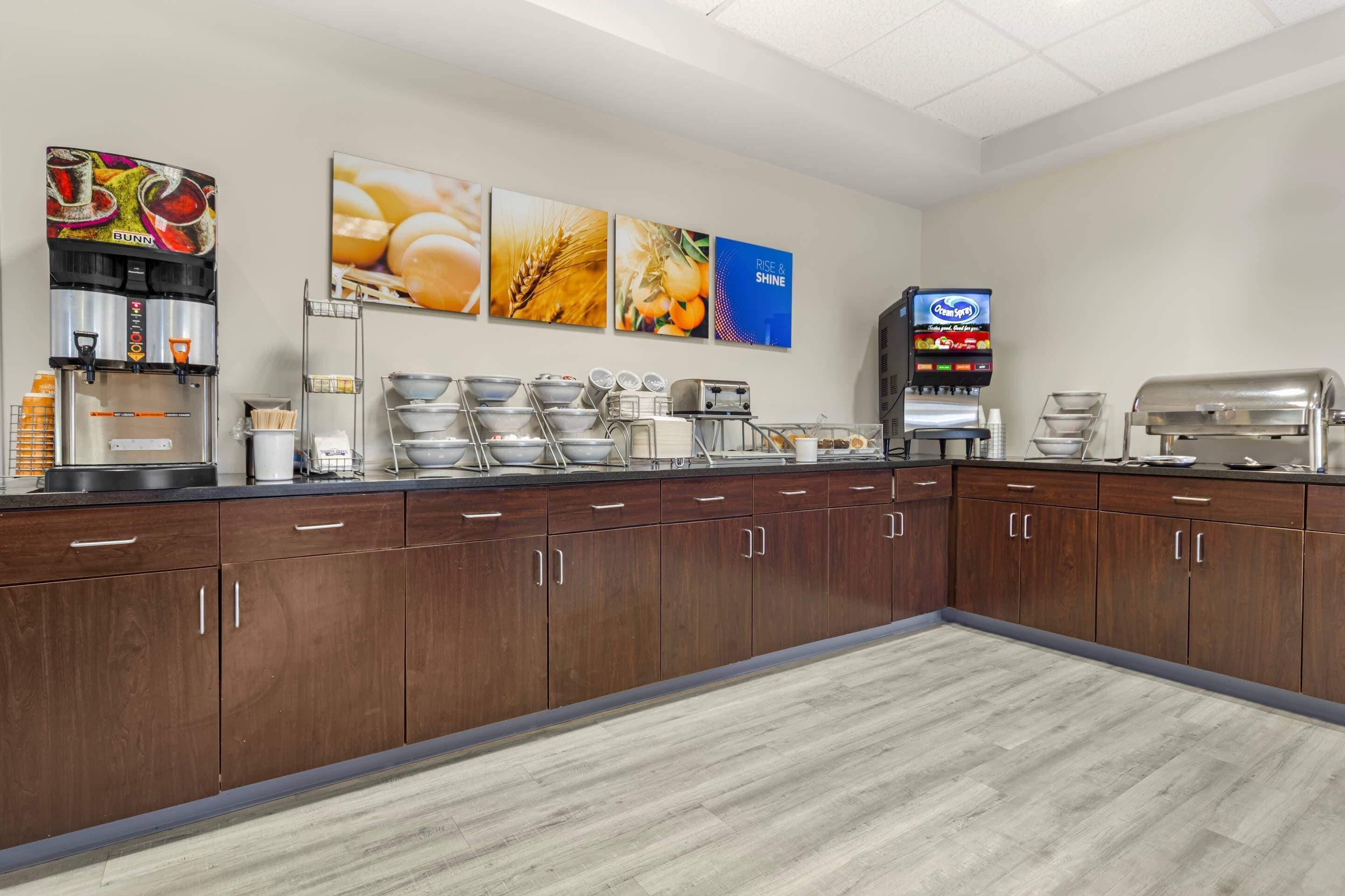Free daily buffet breakfast 