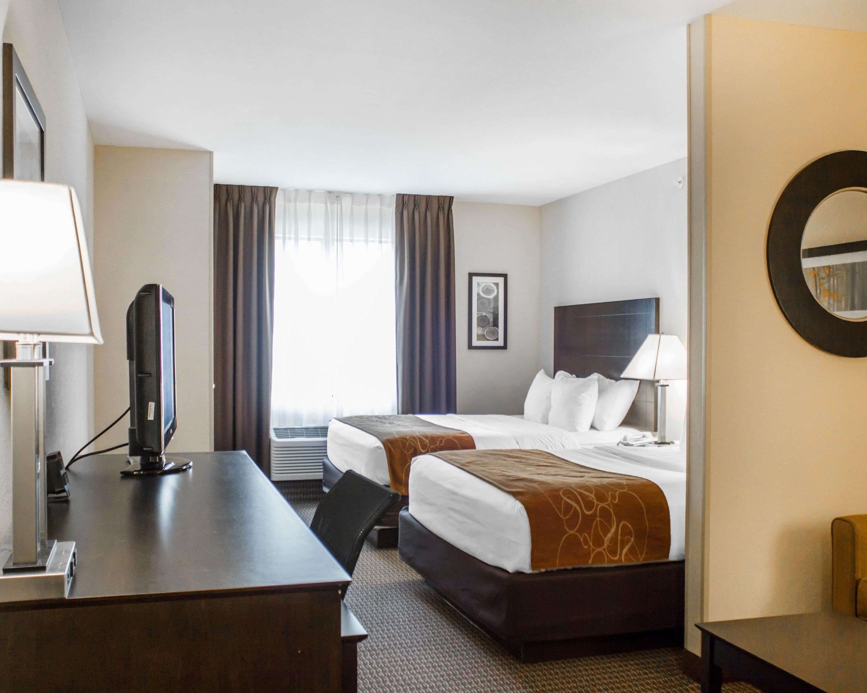 suite, non smoking | premium bedding, in-room safe, desk, iron/ironing board