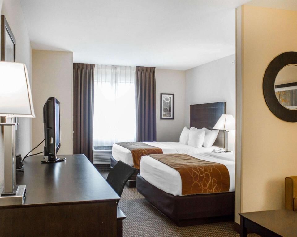 Premium bedding, in-room safe, desk, iron/ironing board